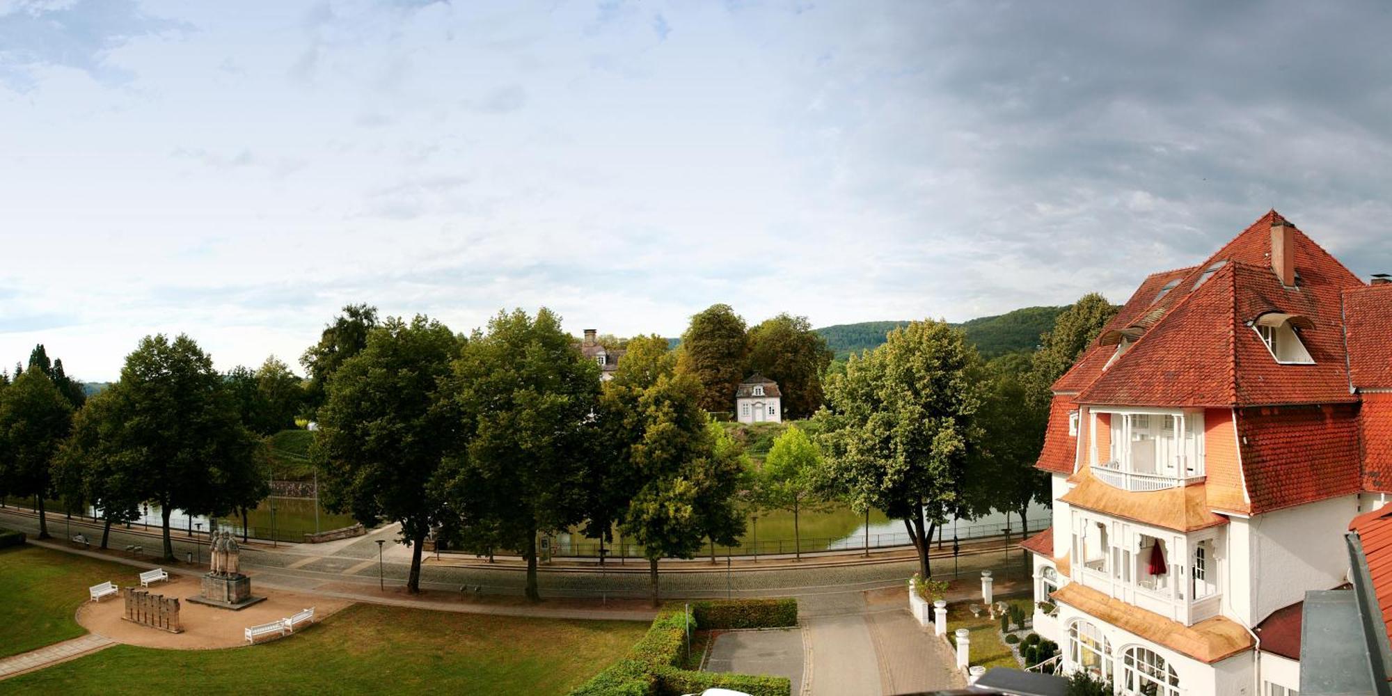 Hotel Dirks Am Schloss باد بيرمونت المظهر الخارجي الصورة