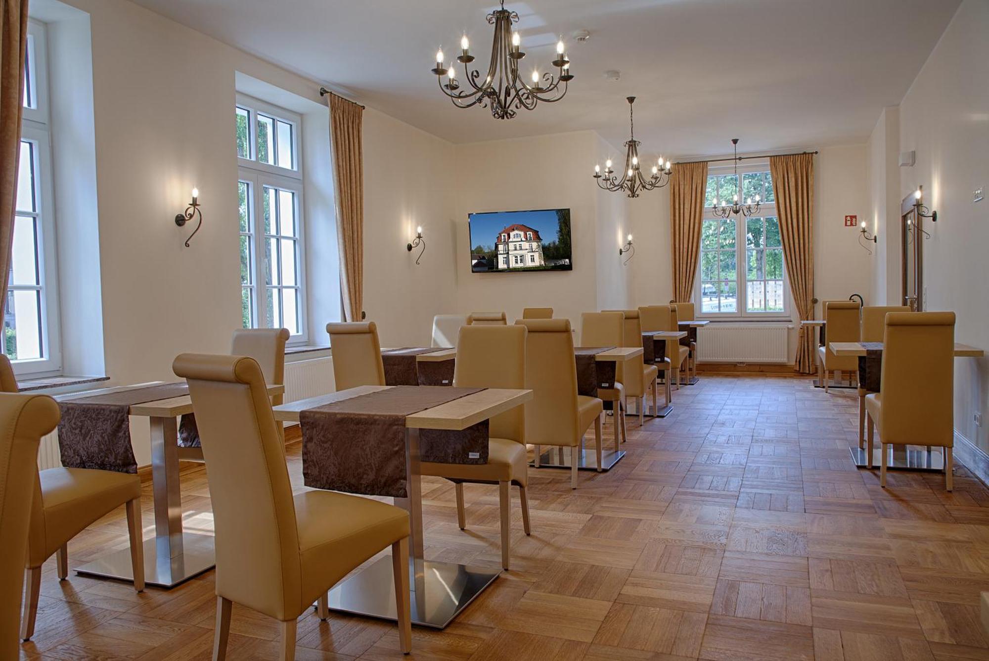 Hotel Dirks Am Schloss باد بيرمونت المظهر الخارجي الصورة